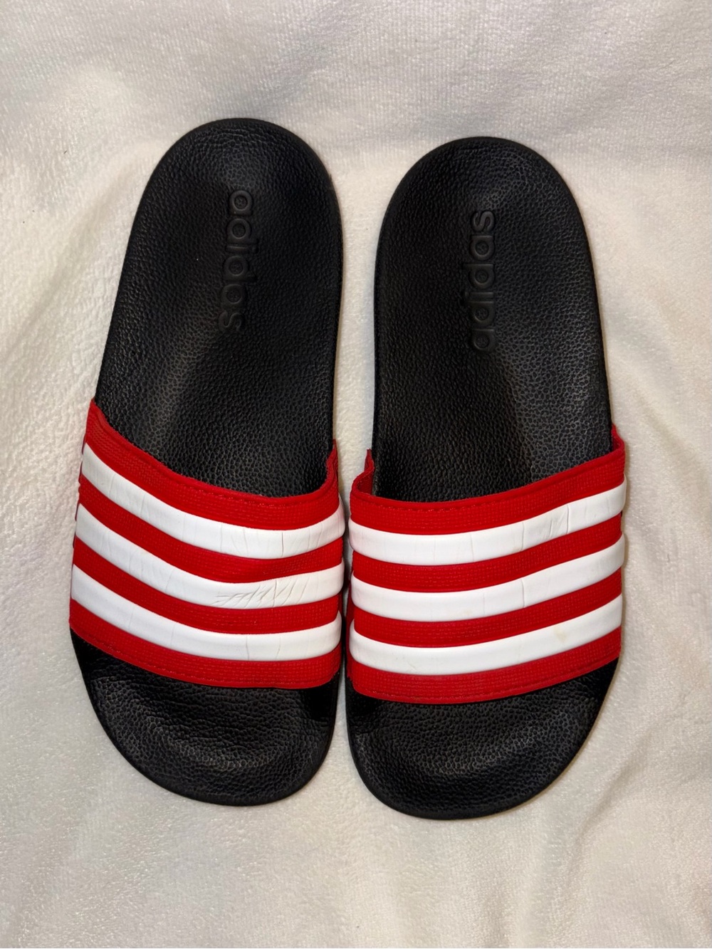 adidas Adilette Unisex Kids Slide Sandals Black/Red/White Striped US 2